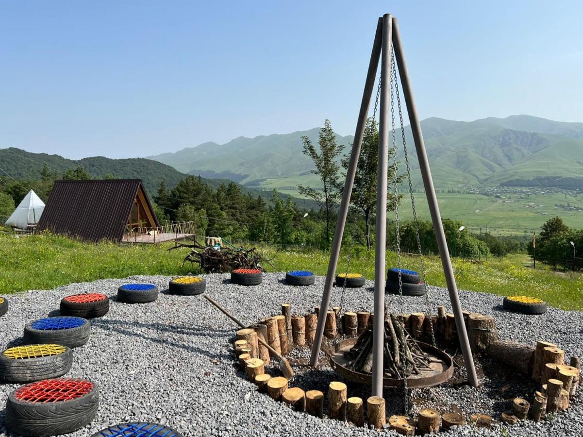 Glamping Wolf Mount Vila Margahovit Quarto foto