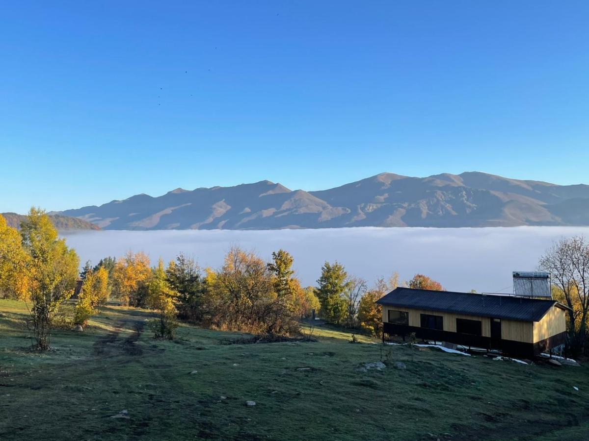 Glamping Wolf Mount Vila Margahovit Quarto foto